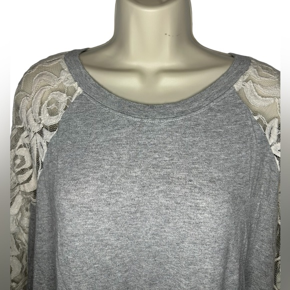 Altar'd State -Size Large Gray Lace Raglan Long Sleeve Top Like New - Picture 2 of 8